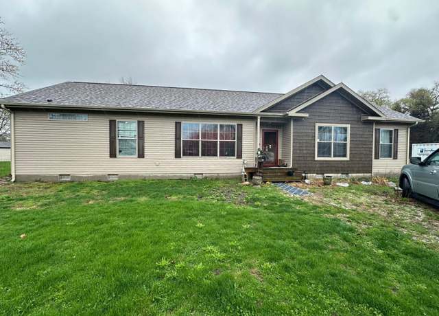 Property at 706 W Vanderen St, Newman, IL 61942, 3 beds, 2 baths