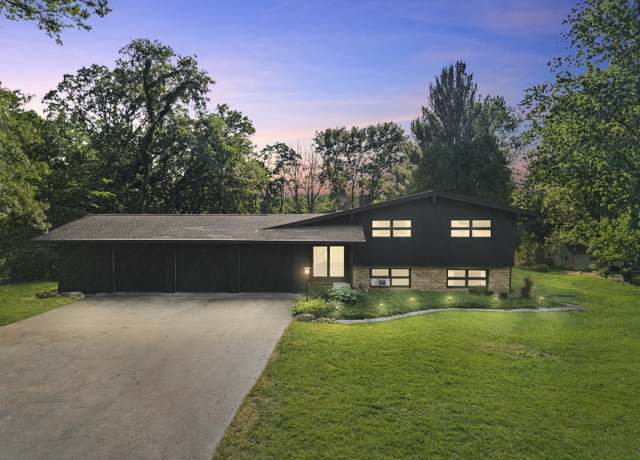 Property at 2494 Shepard Dr, Freeport, IL 61032, 4 beds, 2 baths
