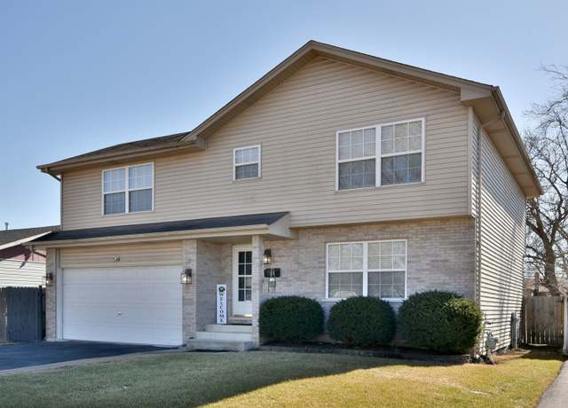 Property at 7319 W 113th St, Worth, IL 60482, 4 beds, 2.5 baths
