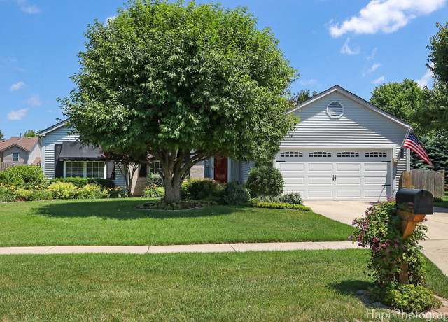 Property at 318 Inverness Trl, Mchenry, IL 60050, 3 beds, 2 baths