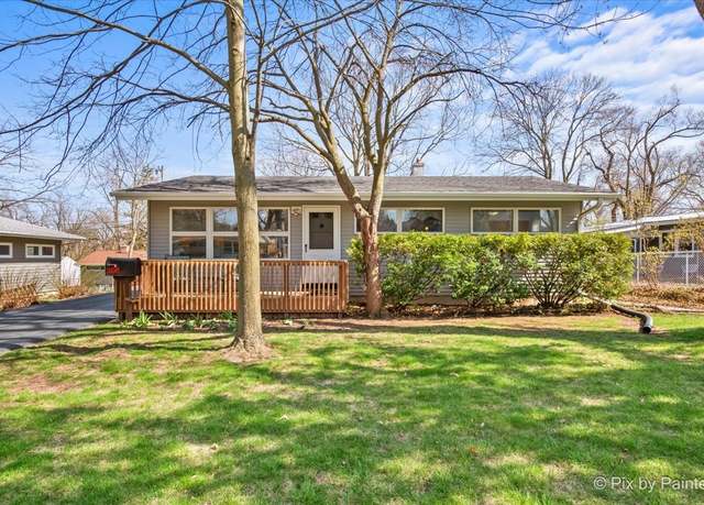 Property at 305 Knollwood Dr, Dekalb, IL 60115, 3 beds, 1.5 baths