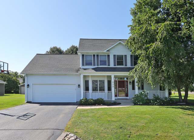 Property at 425 Maple Ln, Williams Bay, WI 53191, 4 beds, 2.5 baths