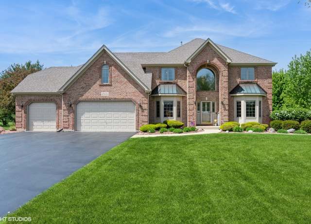 Property at 13 W Royal Oaks Dr, Bristol, IL 60512, 4 beds, 2.5 baths