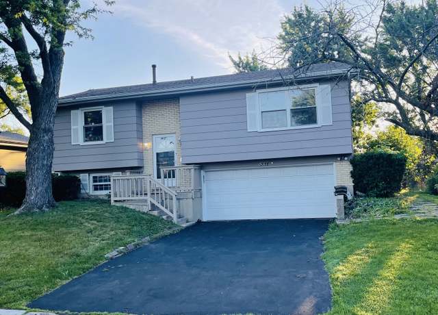 Property at 8027 Northway Dr, Hanover Park, IL 60133, 3 beds, 1.5 baths