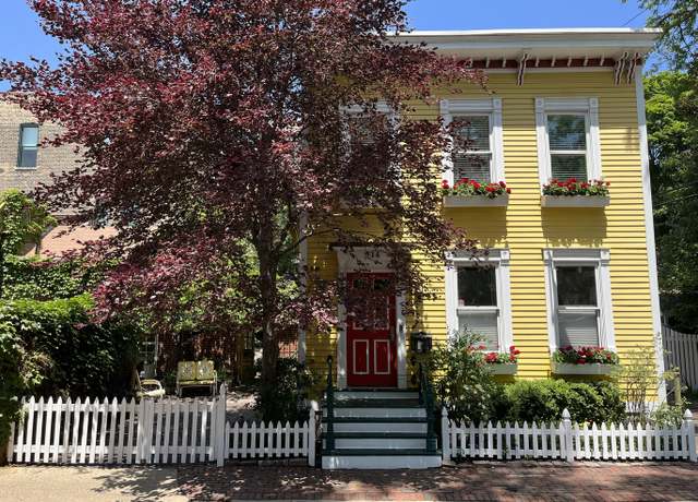 Property at 314 W Menomonee St, Chicago, IL 60614, 3 beds, 2.5 baths