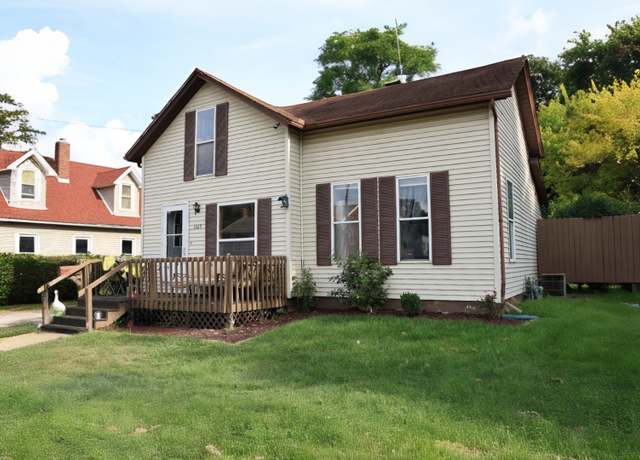 Property at 1105 E Washington St, Bloomington, IL 61701, 3 beds, 1.5 baths