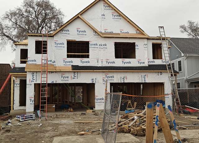 Property at 104 N Evergreen Ave, Elmhurst, IL 60126, 3 beds, 3.5 baths