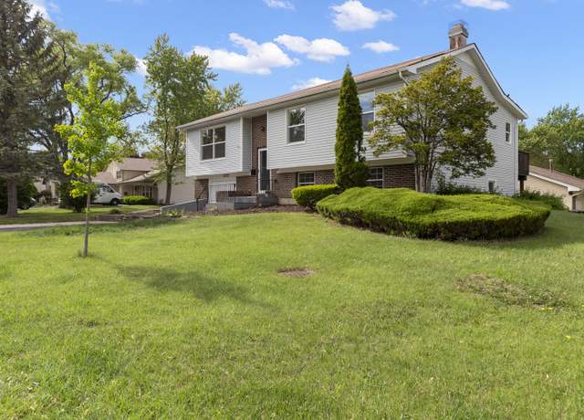 Property at 1100 Millbrook Dr, Lake Zurich, IL 60047, 3 beds, 2 baths