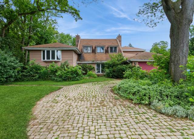 Property at 604 E Camp Mcdonald Rd, Prospect Heights, IL 60070, 6 beds, 4.5 baths