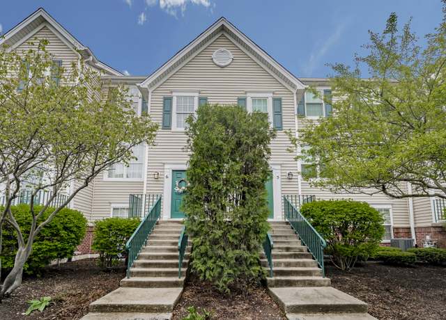 Property at 1126 Village Center Pkwy #6, Aurora, IL 60506, 2 beds, 1.5 baths