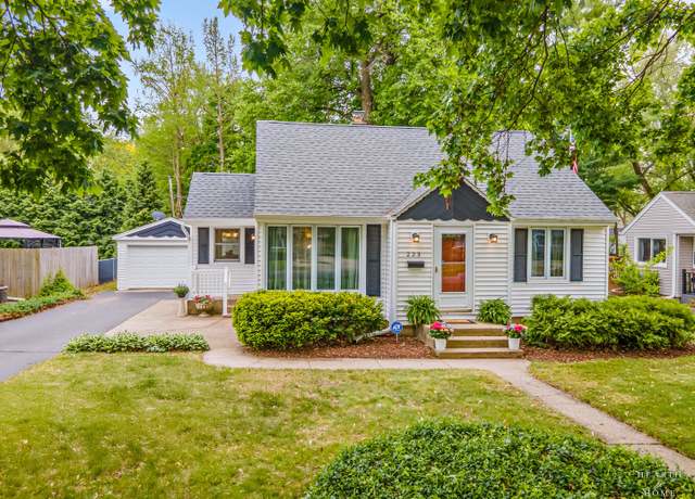 Property at 223 Pearl St, Cary, IL 60013, 3 beds, 2 baths