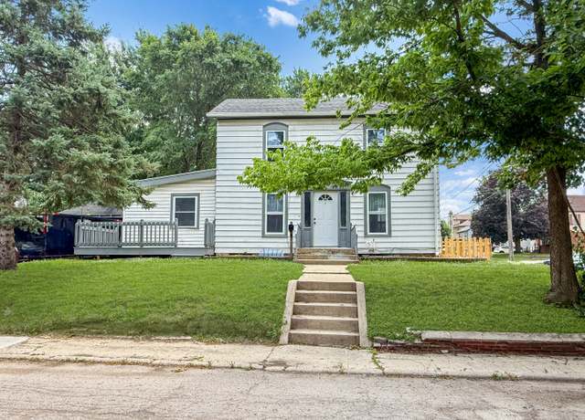 Property at 821 W Douglas St, Freeport, IL 61032, 3 beds, 1.5 baths