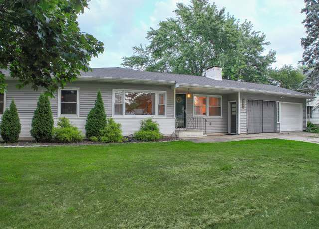 Property at 1340 N Main St, Sycamore, IL 60178, 3 beds, 1.5 baths