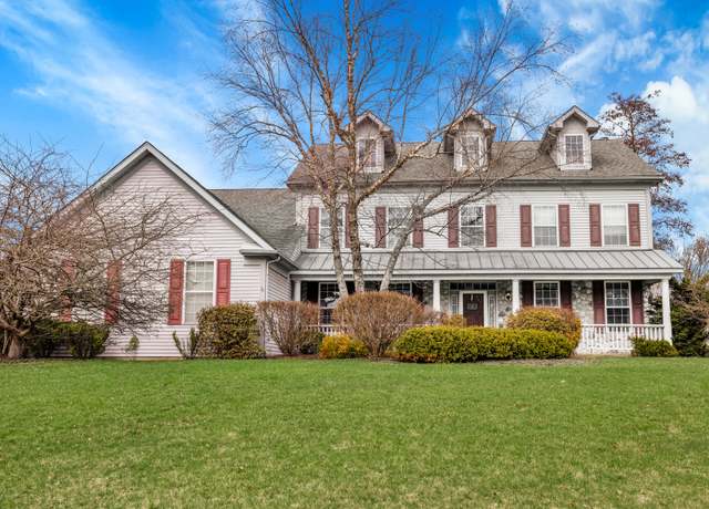 Property at 1581 Hunting Hound Ln, Bartlett, IL 60103, 6 beds, 4 baths
