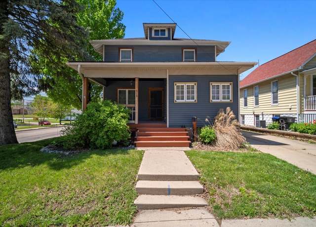Property at 515 S Clayton St, Bloomington, IL 61701, 4 beds, 1.5 baths
