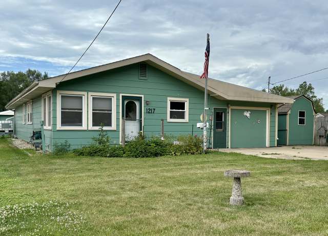 Property at 1217 Retz Dr, Ottawa, IL 61350, 4 beds, 2 baths