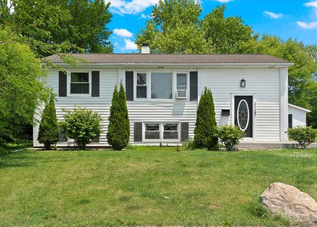 Property at 2116 Castle Ct, Waukegan, IL 60087, 4 beds, 2 baths