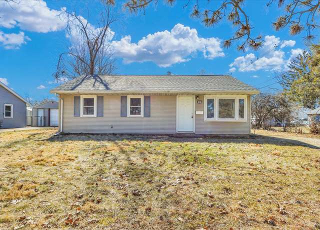 Property at 4 Hedge Ct, Champaign, IL 61821, 3 beds, 1 bath