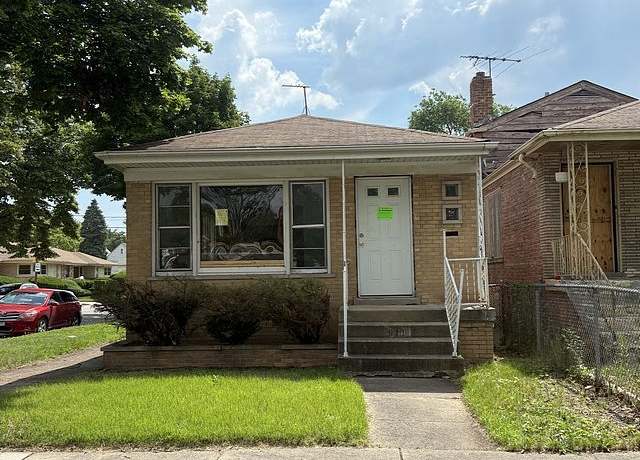 Property at 8401 S Marquette Ave, Chicago, IL 60617, 3 beds, 1.5 baths