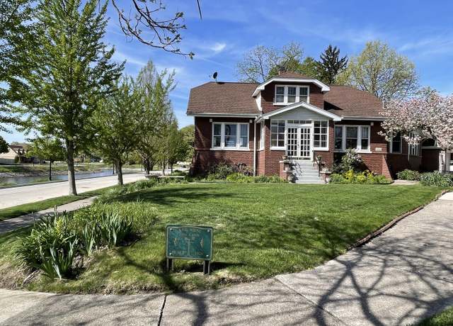 Property at 9600 West Shore Dr, Oak Lawn, IL 60453, 4 beds, 2 baths