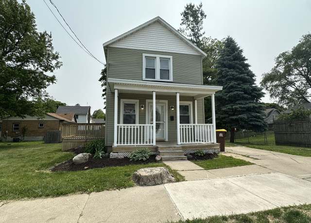 Property at 1109 S Locust Ave, Freeport, IL 61032, 3 beds, 1 bath