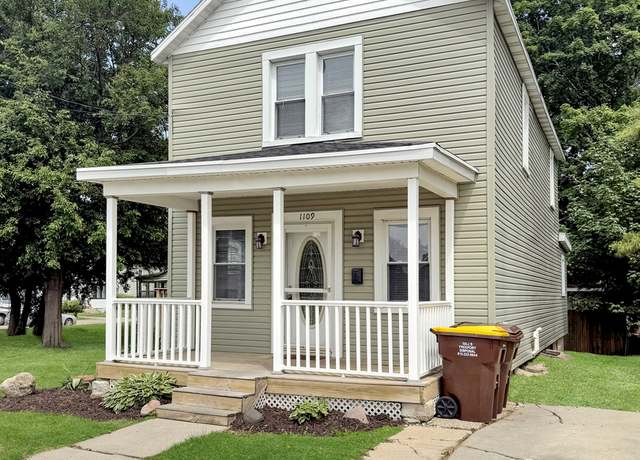 Property at 1109 S Locust Ave, Freeport, IL 61032, 3 beds, 1 bath