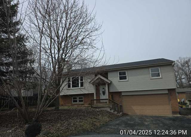 Property at 6421 Wood Dr, Oakwood Hills, IL 60013, 3 beds, 3 baths