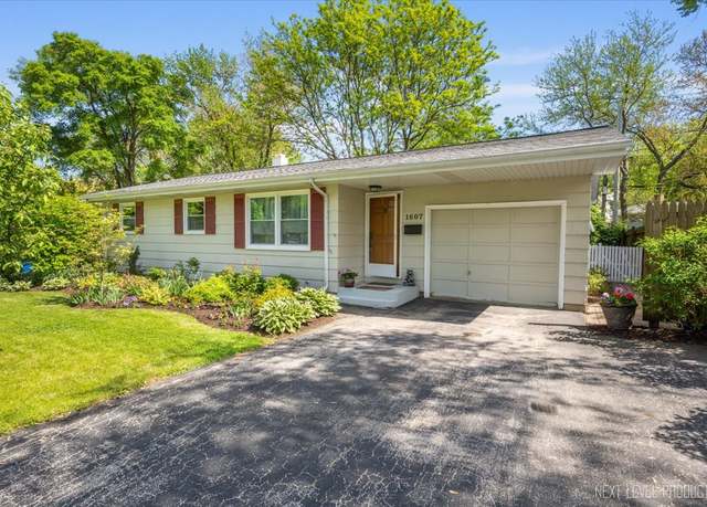 Property at 1607 Oak St, St. Charles, IL 60174, 3 beds, 2 baths