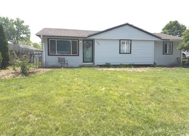 Property at 131 Toro Cir, Carpentersville, IL 60110, 3 beds, 2 baths