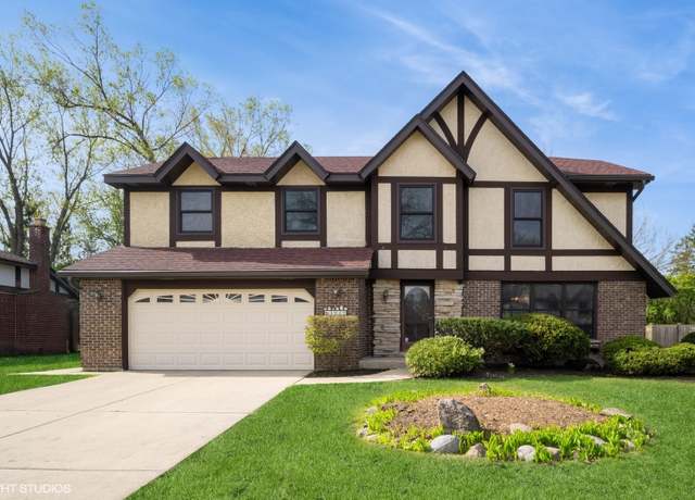 Property at 3935 Russett Ln, Northbrook, IL 60062, 5 beds, 2.5 baths