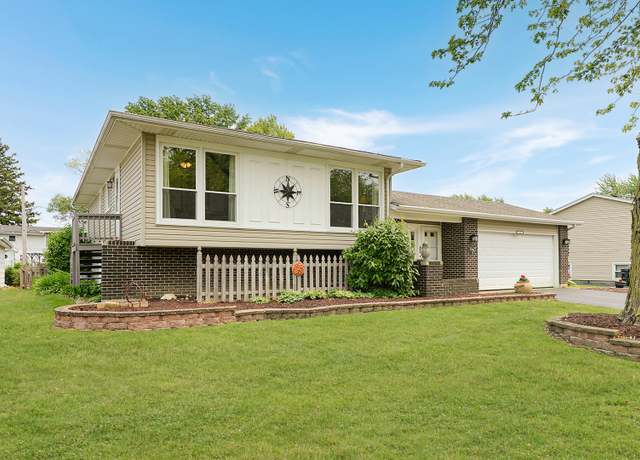 Property at 7135 Hawthorne Ave, Woodridge, IL 60517, 3 beds, 2 baths