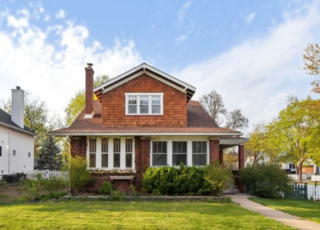 Property at 200 W Russell St, Barrington, IL 60010, 4 beds, 3 baths