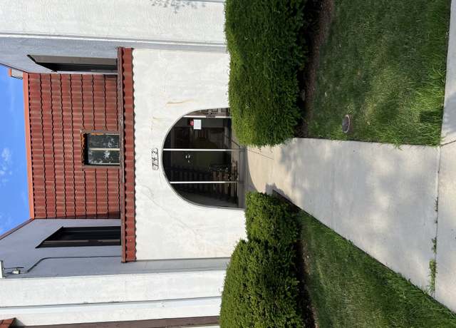 Property at 743 E Fullerton Ave #103, Glendale Heights, IL 60139, 2 beds, 1.5 baths