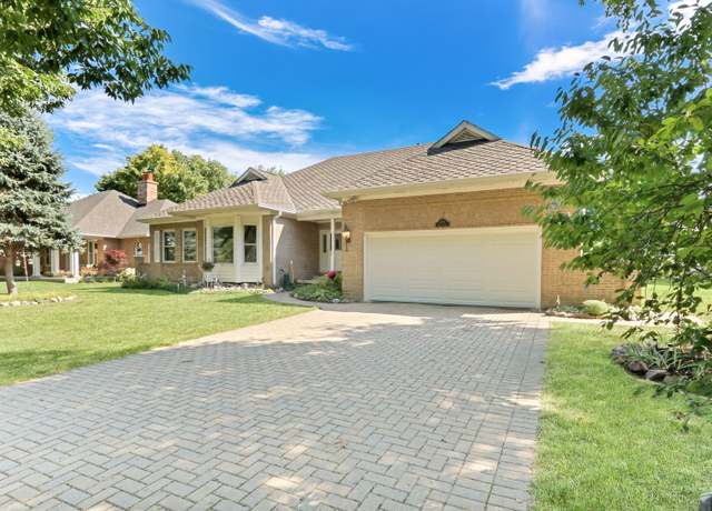 Property at 1075 Suffolk Ct, Gurnee, IL 60031, 3 beds, 2.5 baths