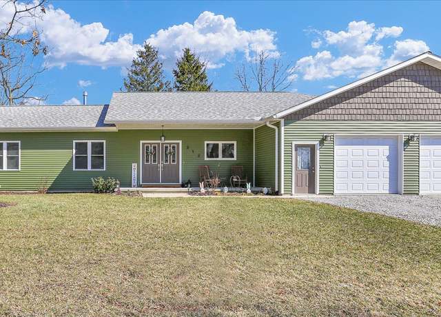 Property at 312 N Walnut St, Oakland, IL 61943, 3 beds, 2.5 baths