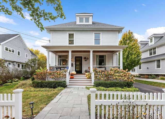 Property at 428 North Ave, Barrington, IL 60010, 4 beds, 4.5 baths