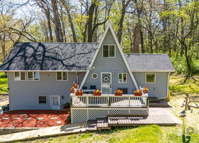 Property at 48 Oak Valley Dr, Elizabeth, IL 61028, 3 beds, 2 baths