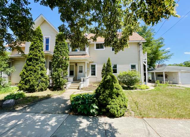 Property at 18 Madison St, Algonquin, IL 60102, 4 beds, 2 baths