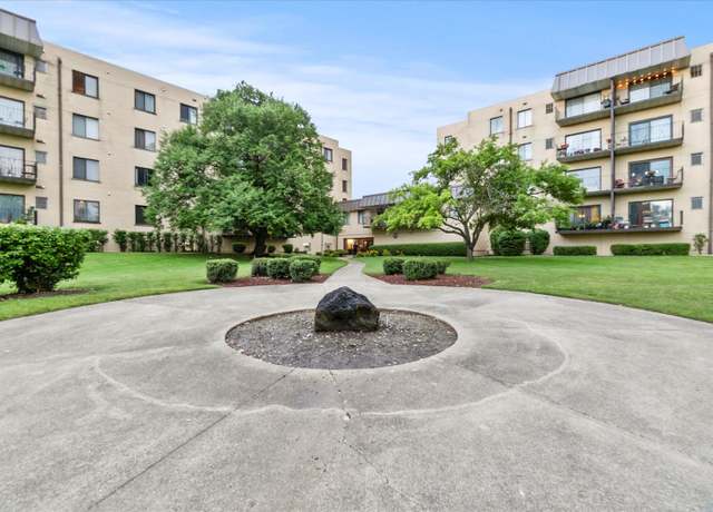 Property at 5840 W 104th St #212, Oak Lawn, IL 60453, 1 bed, 1 bath