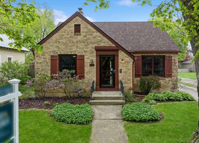 Property at 1033 Bellevue Ave, Elgin, IL 60120, 3 beds, 2.5 baths