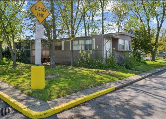 Property at 851 Mackey Ln, Elgin, IL 60120, 3 beds, 1 bath