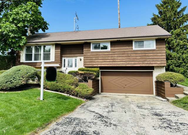 Property at 1799 W Goldengate Ct, Addison, IL 60101, 3 beds, 2 baths