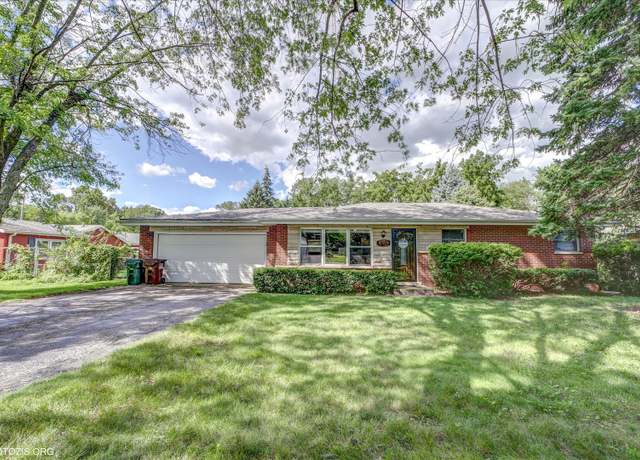 Property at 105 Roy St, New Lenox, IL 60451, 3 beds, 1 bath