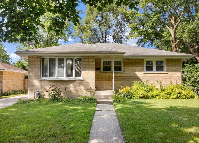 Property at 312 N Shaddle Ave, Mundelein, IL 60060, 3 beds, 2 baths