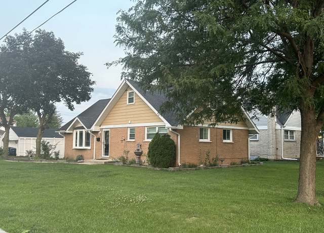 Property at 411 E Le Moyne Ave, Northlake, IL 60164, 5 beds, 2 baths