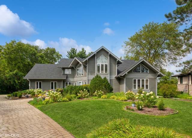 Property at 18W742 60th St, Westmont, IL 60559, 3 beds, 2.5 baths