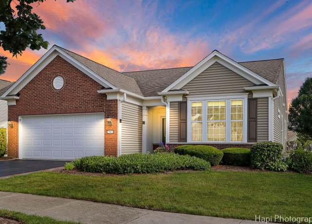 Property at 2942 Ravinia Cir, Mundelein, IL 60060, 2 beds, 2 baths