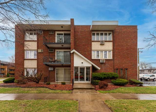 Property at 10445 S Keating Ave Unit 2A, Oak Lawn, IL 60453, 3 beds, 1.5 baths