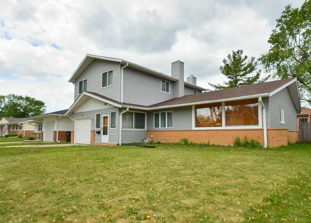 Property at 50 Ridgewood Rd, Elk Grove Village, IL 60007, 6 beds, 2 baths