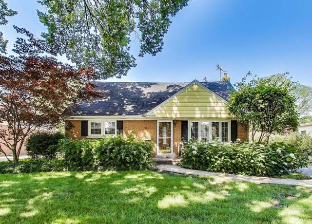 Property at 210 N Russel St, Mount Prospect, IL 60056, 4 beds, 2 baths